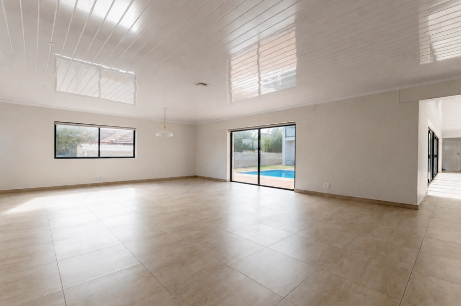 6 Bedroom Property for Sale in Myburgh Park Western Cape
